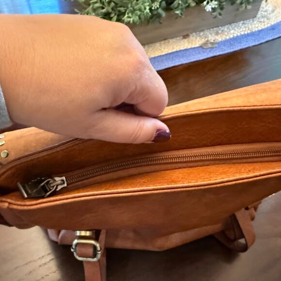 Jen & Co Indigo Vegan Leather Backpack/Shoulder bag Light Brown/Tan w/ studs - Picture 12 of 15